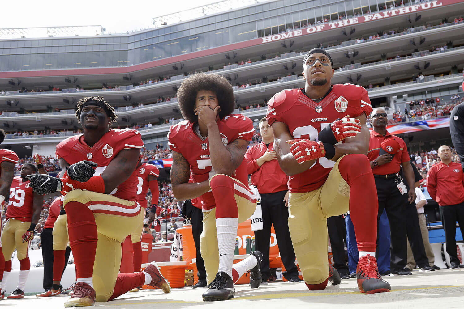 colin kaepernick taking a knee