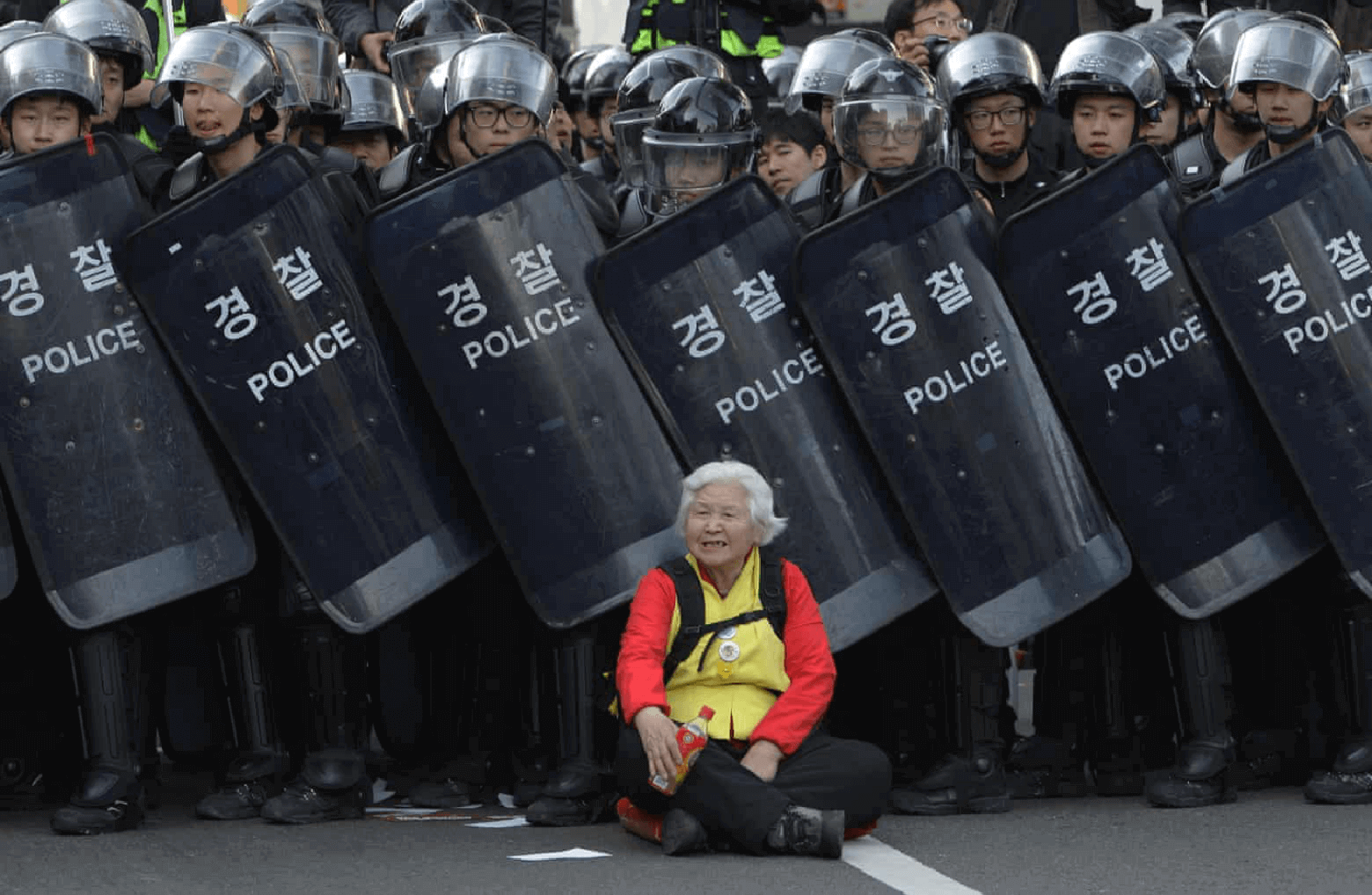 old woman seoul south korea best protest photos